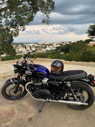 TRIUMPH BONNEVILLE T100 900 TRIUMPH BONNEVILLE T100 900